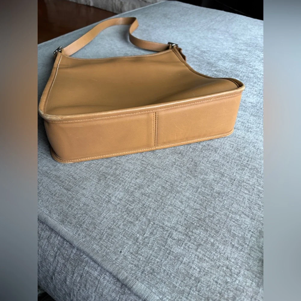 Vintage Coach Andrea, Tan - Picture 6 of 16